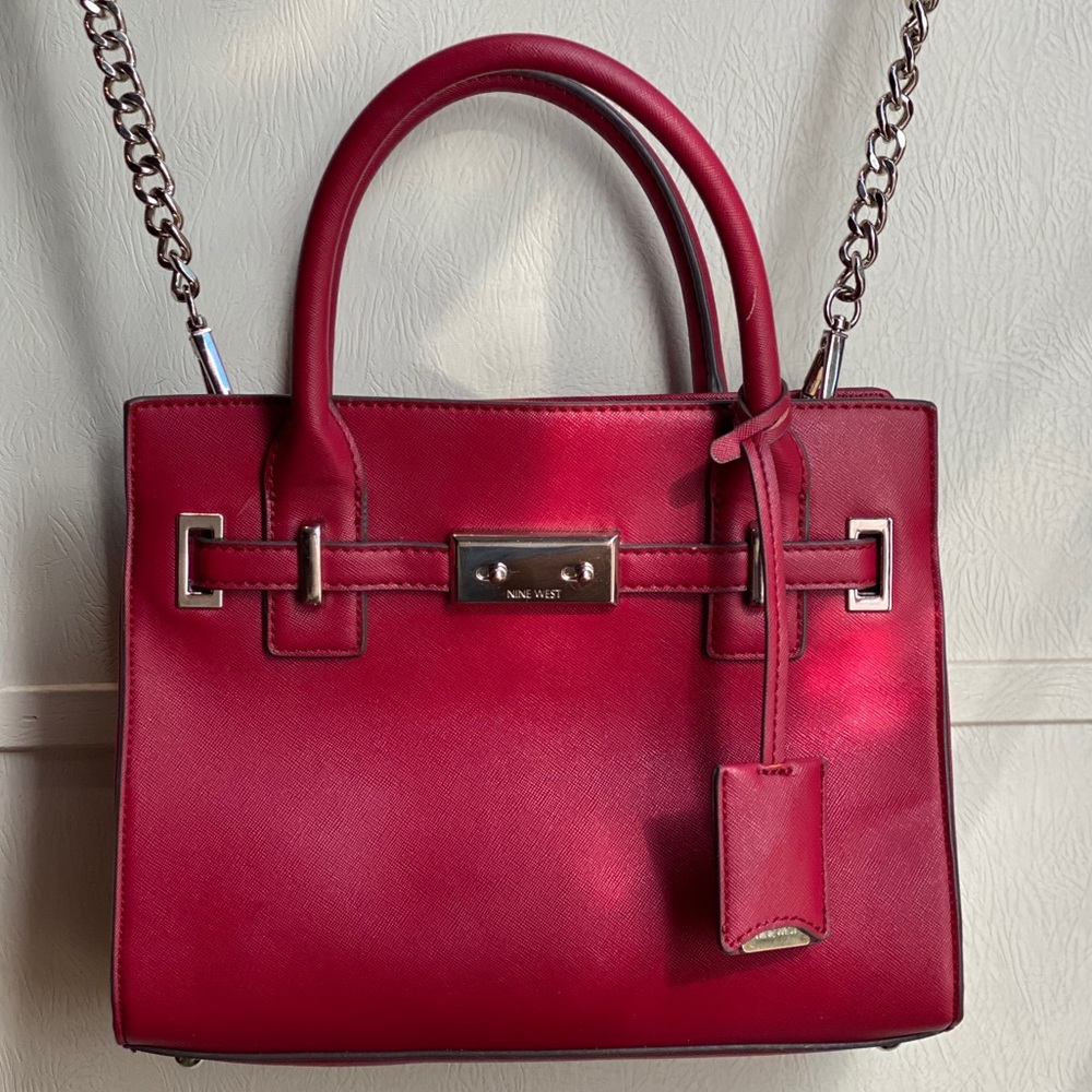 Red NineWest med sz purse w chain crossbody strap